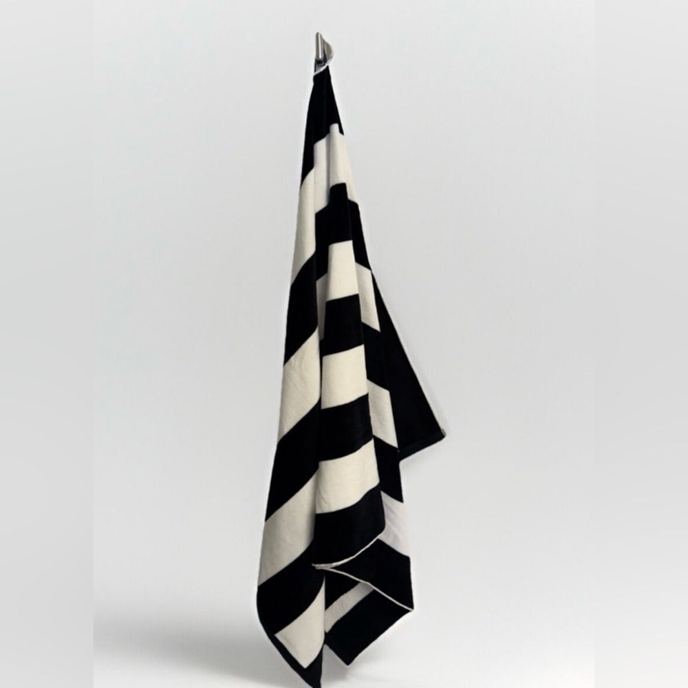 Brooks Brothers Black White Cabana Striped 40 x 70” Oversized Pool Beach Towel